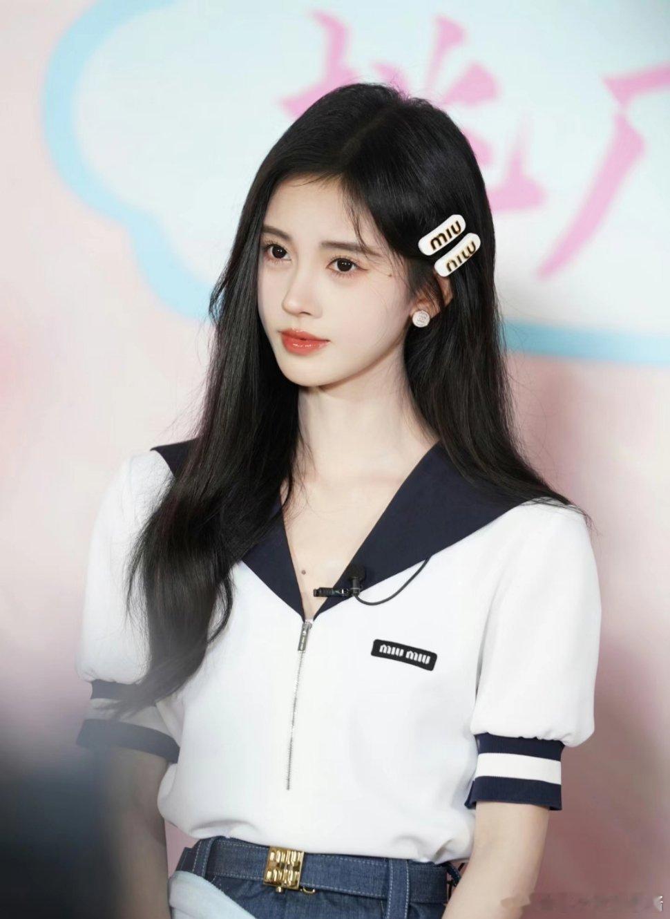 这么多不同的风格，还是最喜欢鞠婧祎的清纯妆容，感觉和她本人更贴切 ​​​