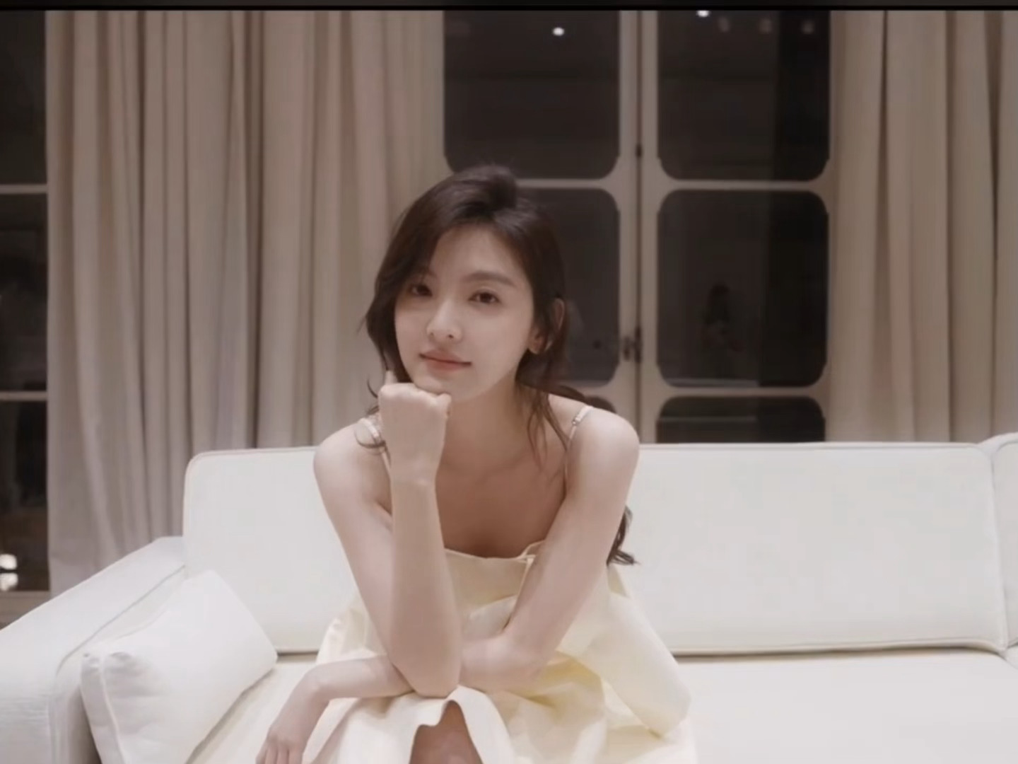 章若楠闪耀巴黎，让人念念不忘的温柔白月光🥹 