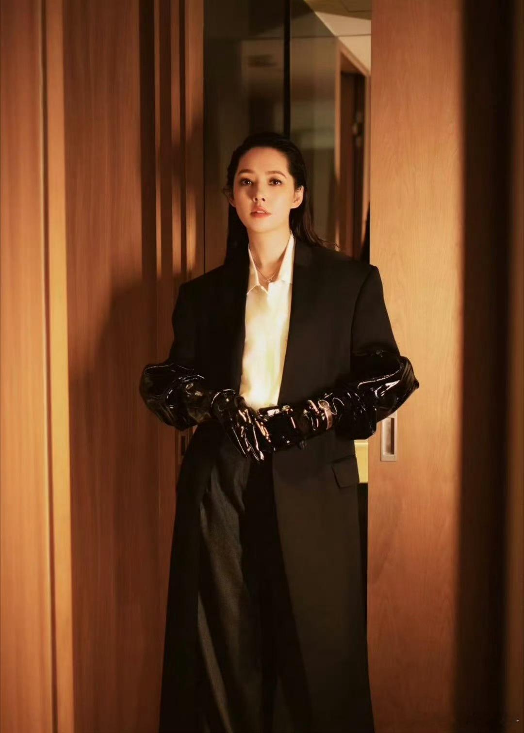 向佐郭碧婷互换衣柜 ，这个时候那些破看文的怎么不说话啦？啊？叫！ 