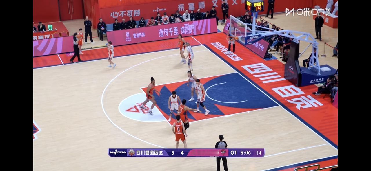 四川女篮今晚几乎要全员得分！
高颂、王思雨依旧没有进入大名单！
王思雨可能还在欧