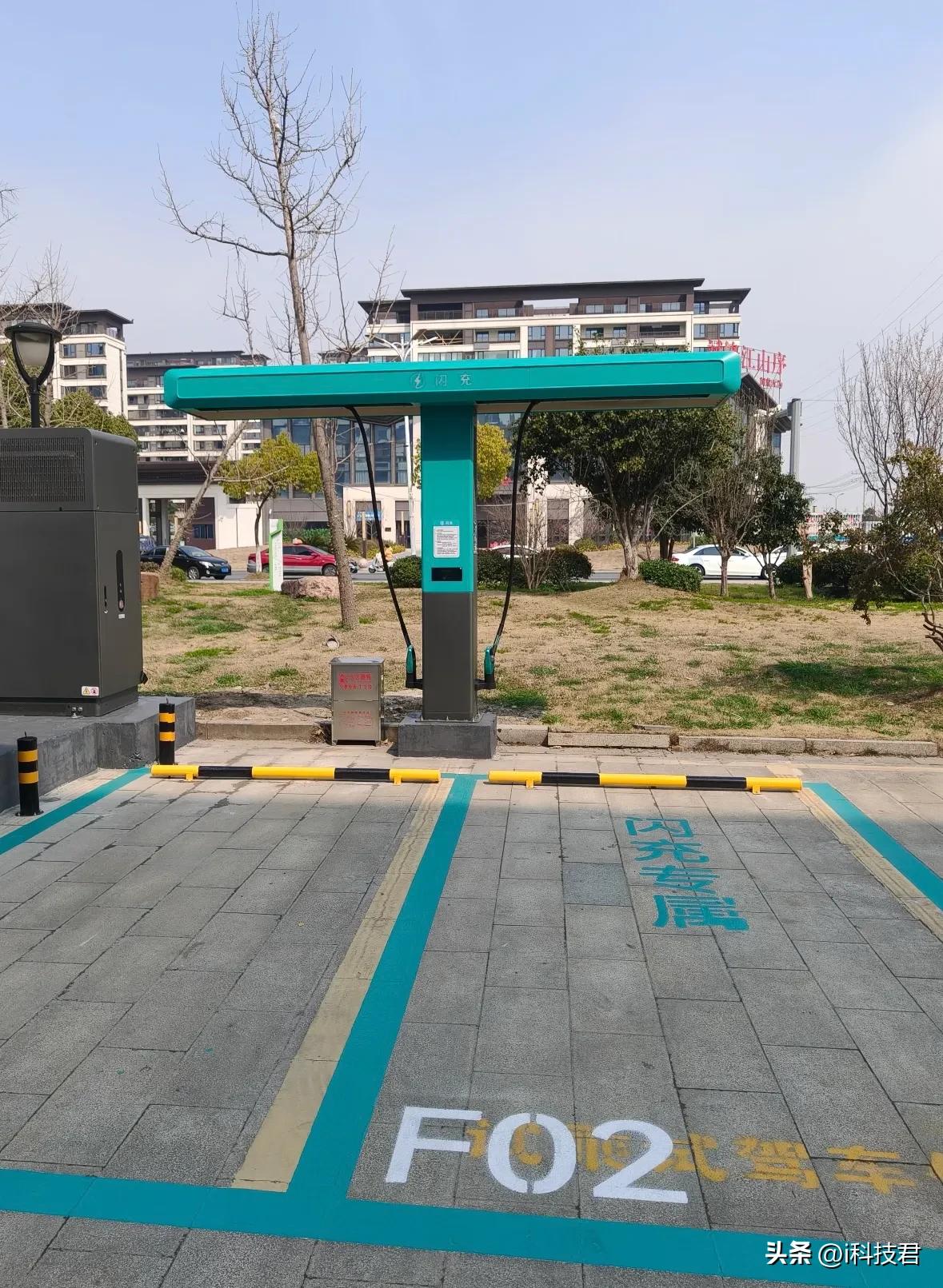 5分钟充好，9分钟充饱，加电速度都快追上加油速度了，问题是电费比油费便宜太多了，