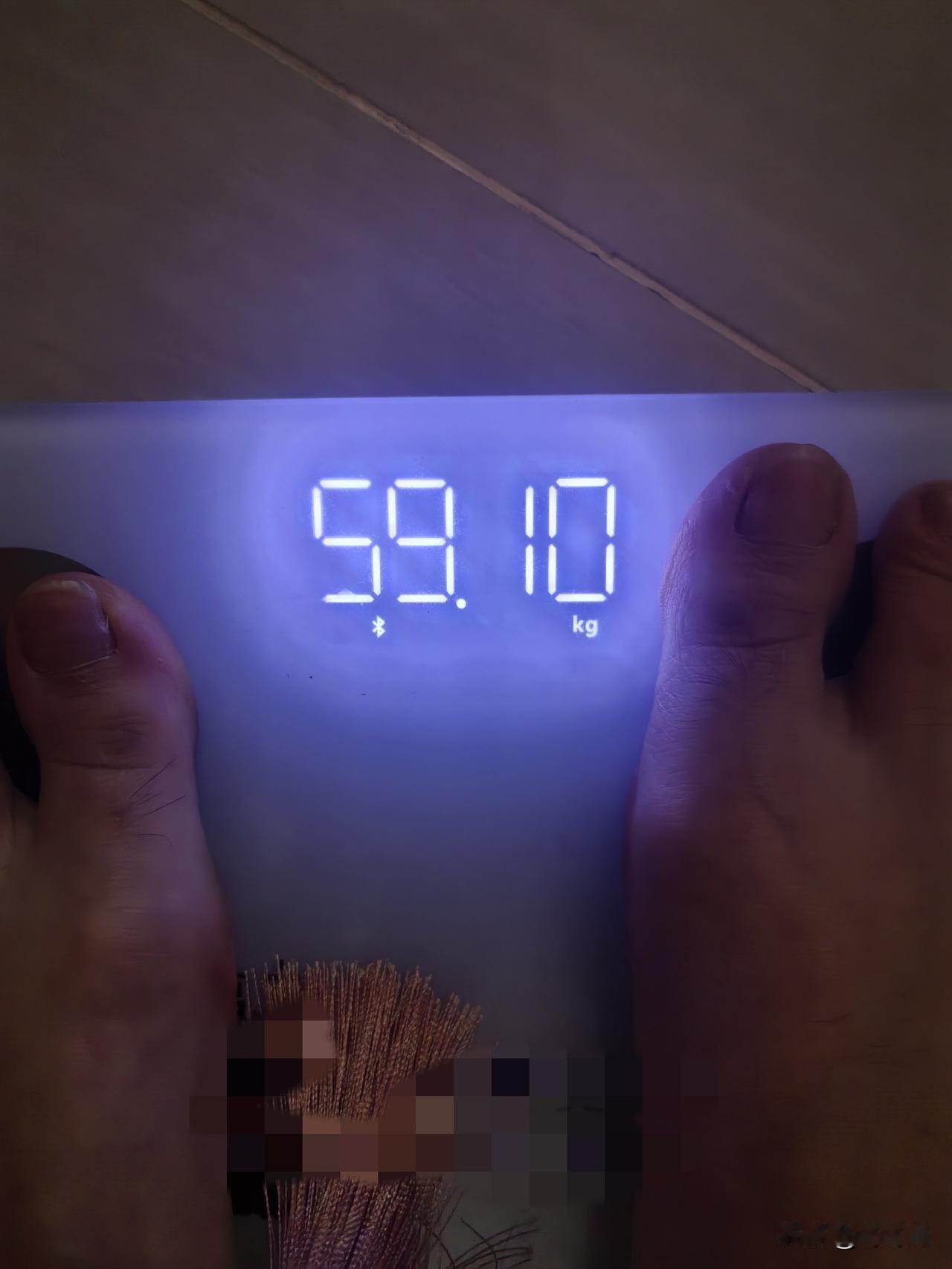 我现在的体重已经胖得格外稳定了
    遥想今年过年前我还115斤，一度减到11