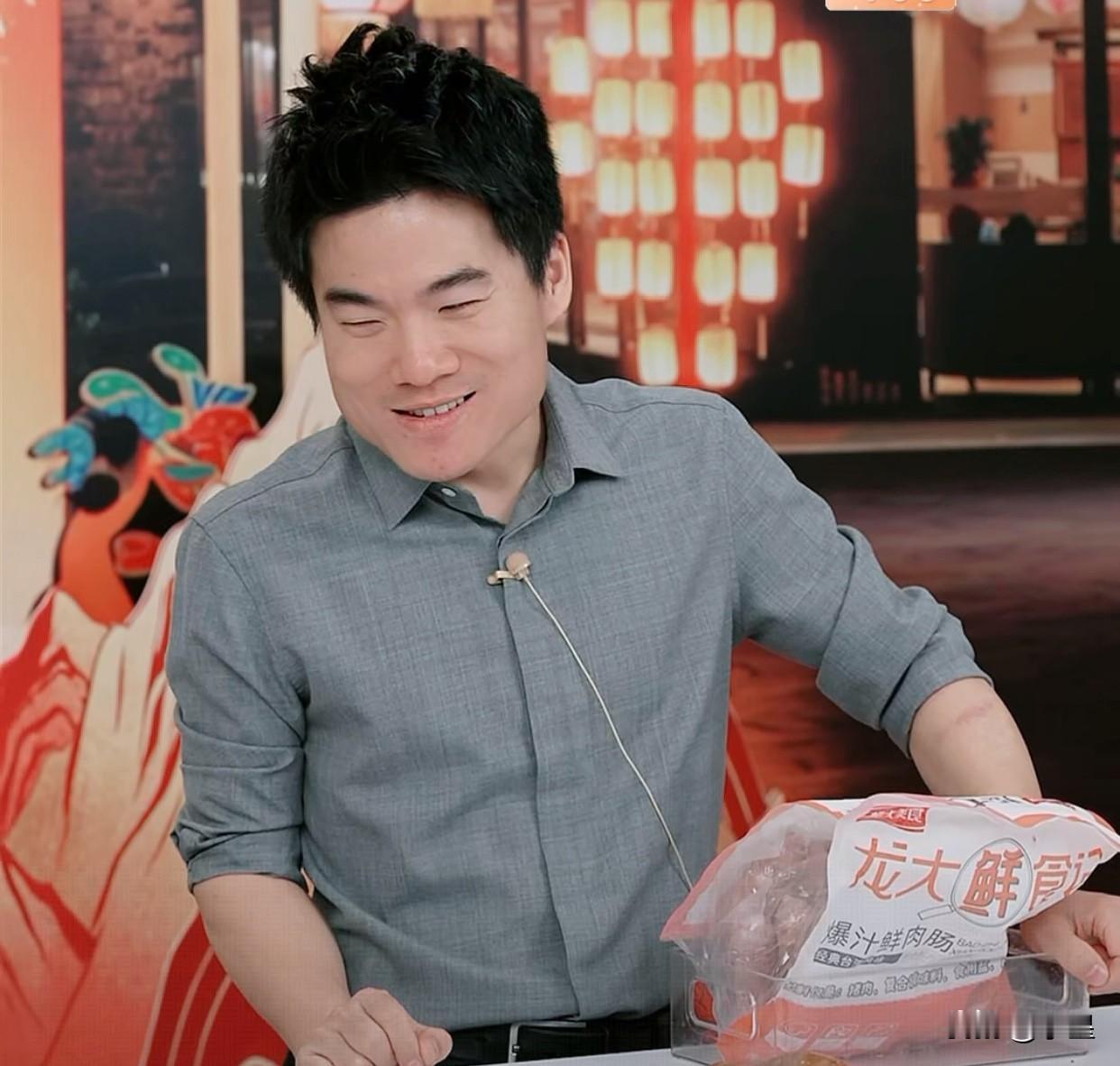 观众：董宇辉你下去！
宇辉：好嘞，谢谢您成全[偷笑]
这位观众是了解董宇辉的
知