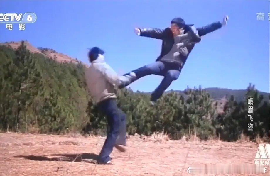 1985年峨影厂准备拍摄电影《智擒飞贼》，警方侦破盗窃文物案件题材，快开机时，当