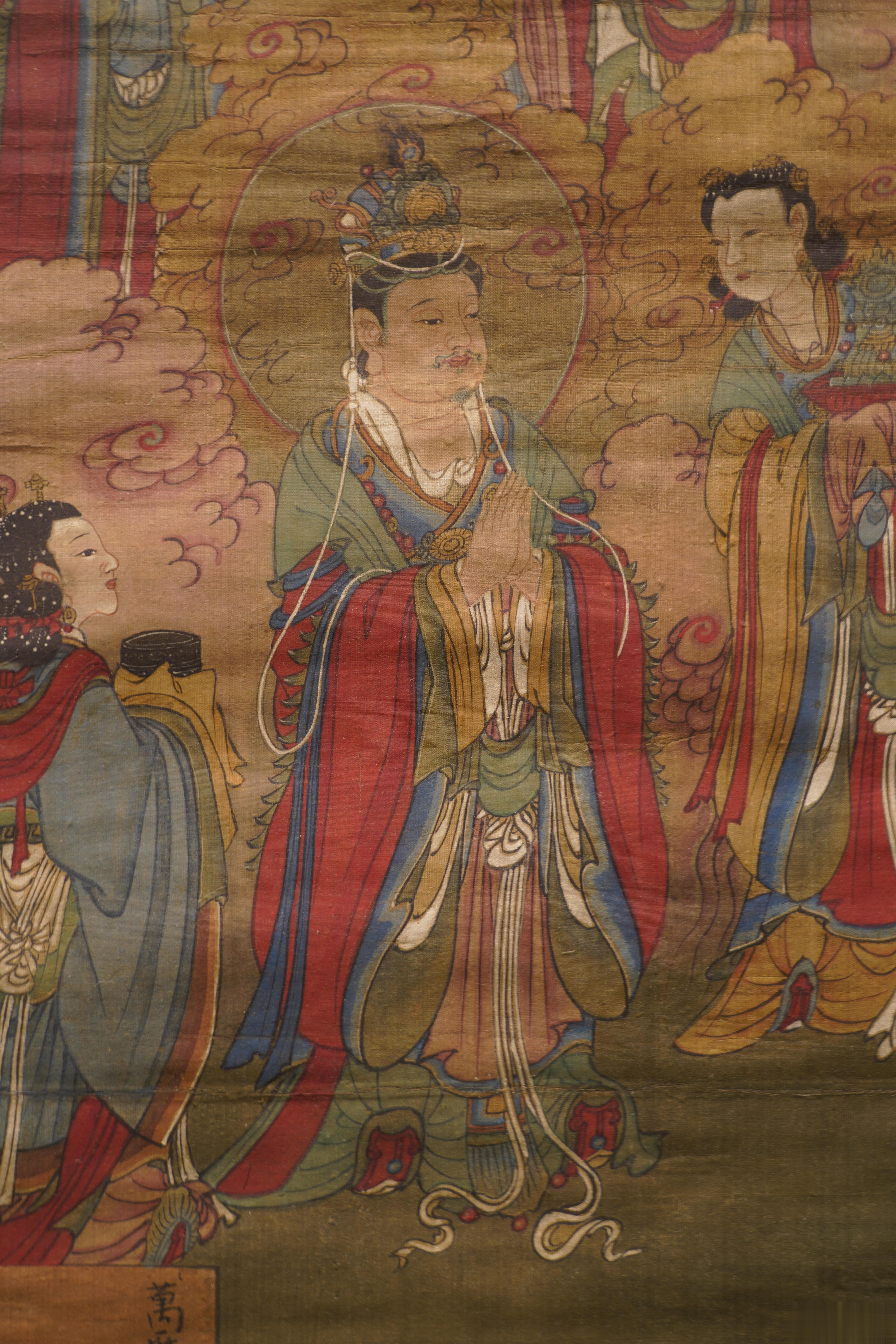 首都博物馆画中三千界特展释迦牟尼像轴根据展牌为清代作品，但见万历题记，绘画精细，