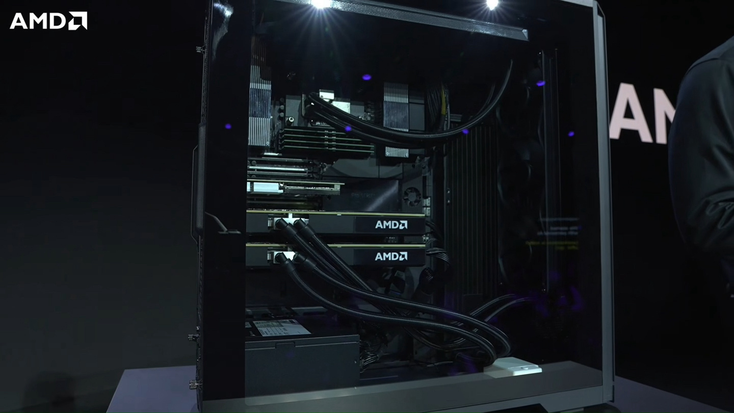 AMD 高级副总裁、计算与图形事业部总经理 Jack Huynh 在 IFA 2