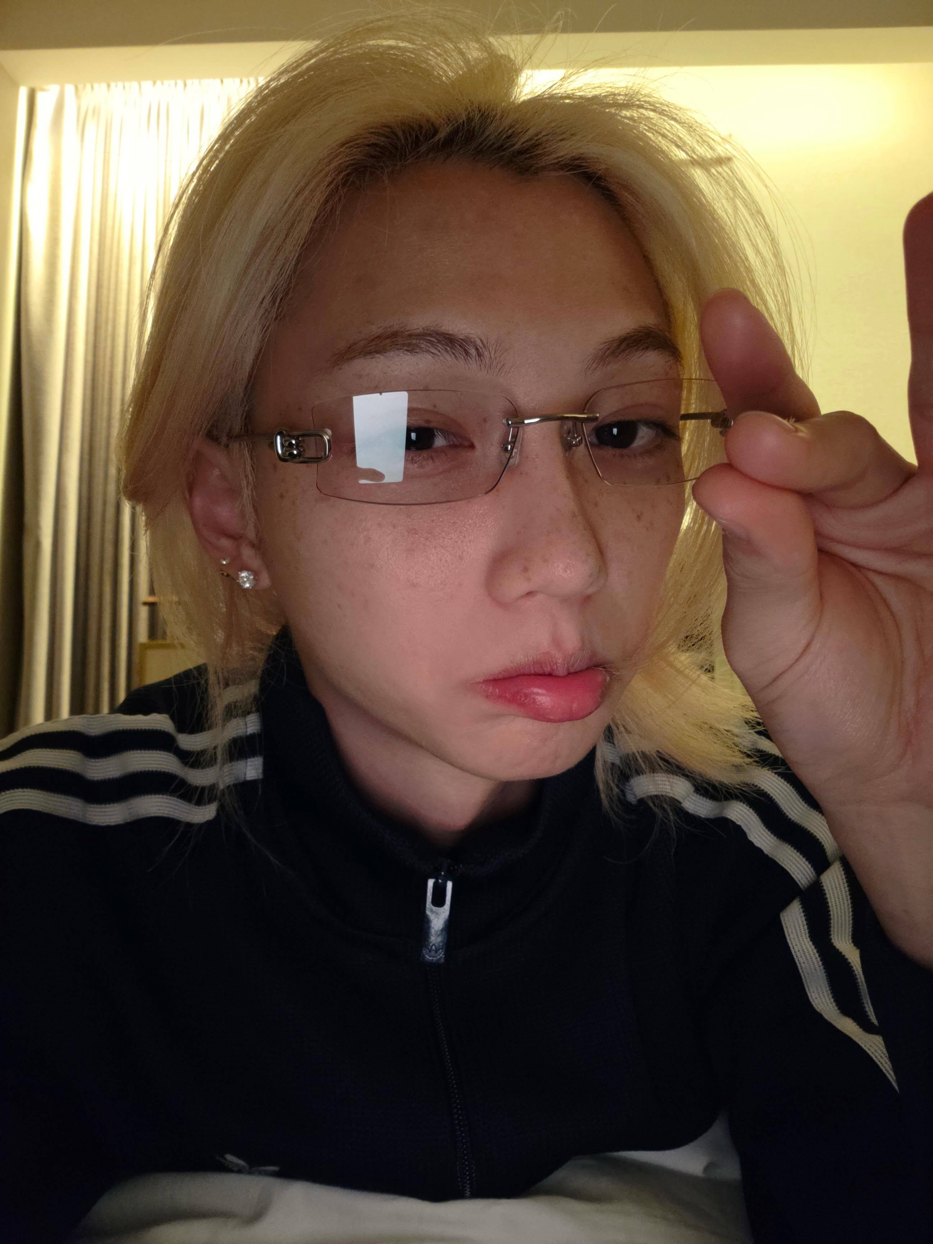 搞怪妞来的 