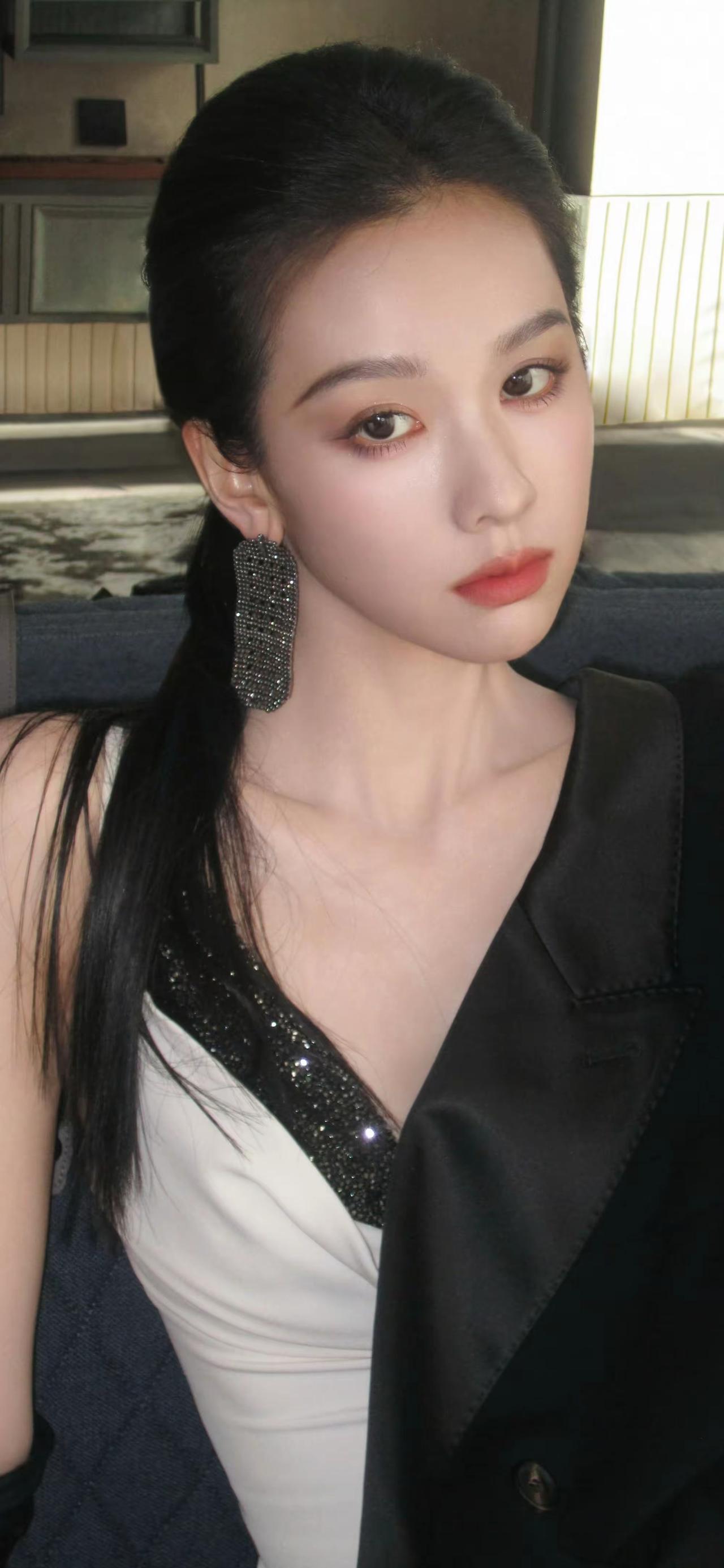 生命的意义本不在向外的寻取，​而在于向内的建立。[来看我]人生意义解读 陈都灵 