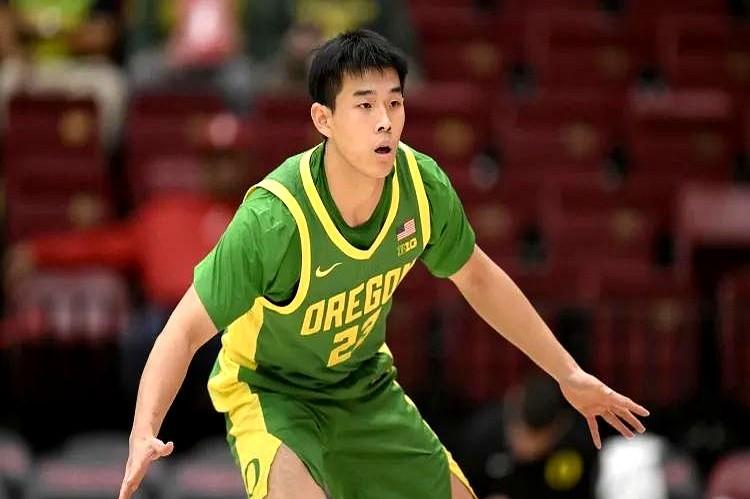 最近是不是刷到林葳在NCAA“疯狂打铁”的传言？其实人家还在CBA同曦好好打球呢