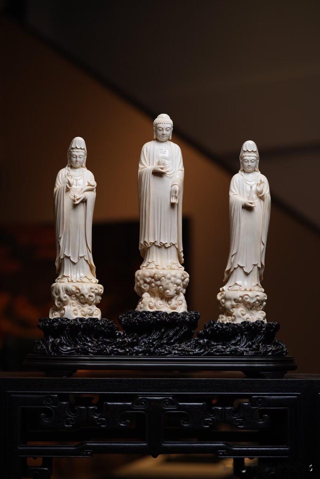 有些佛像，不靠气势压人。
只是静静立在那里，心就慢慢安下来。

这组猛犸制《西方