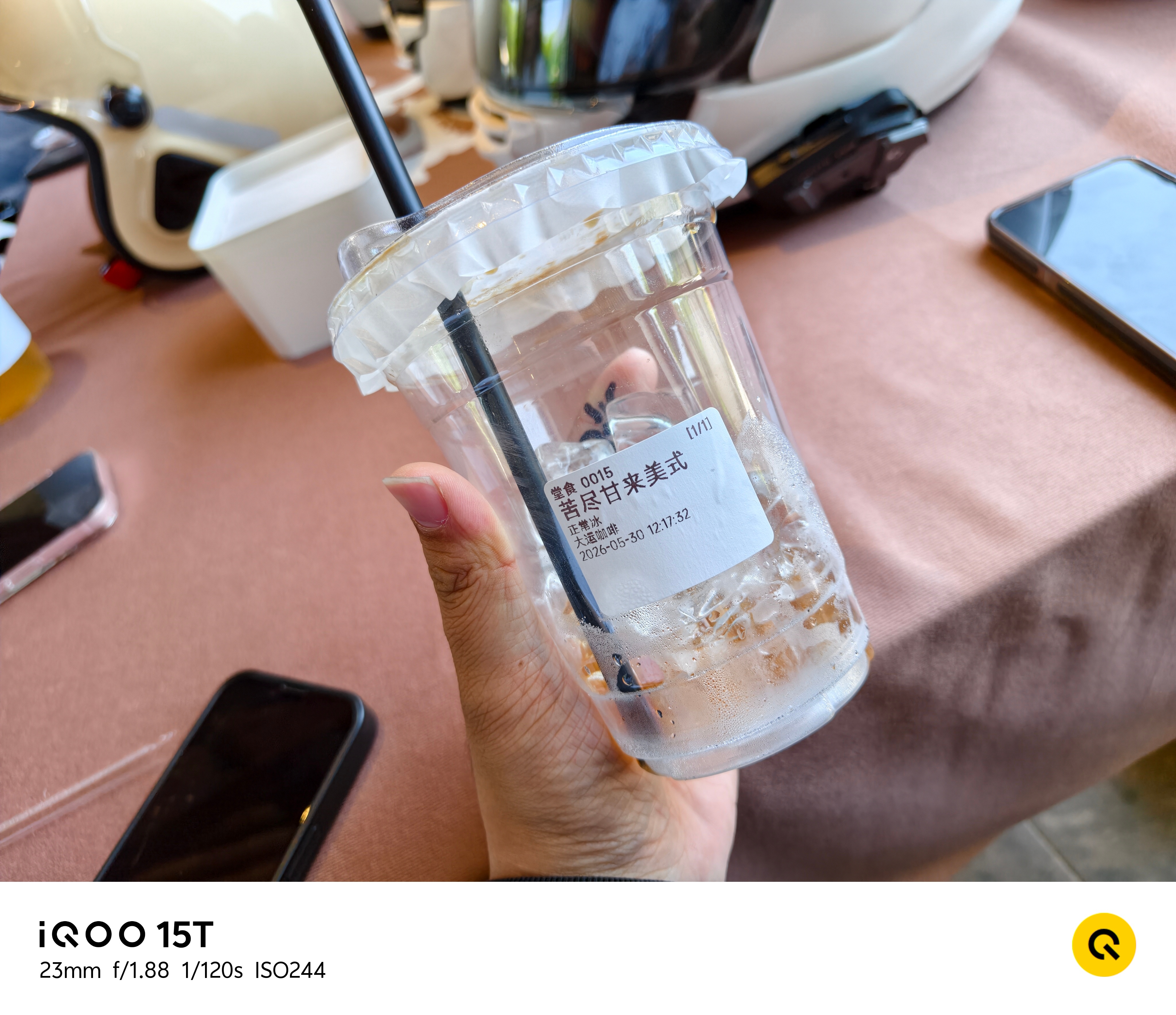 iqoo 抽空和摩友聚了个会。聚在一块当然是不停的拍拍拍了拍完之后，他们都在夸我