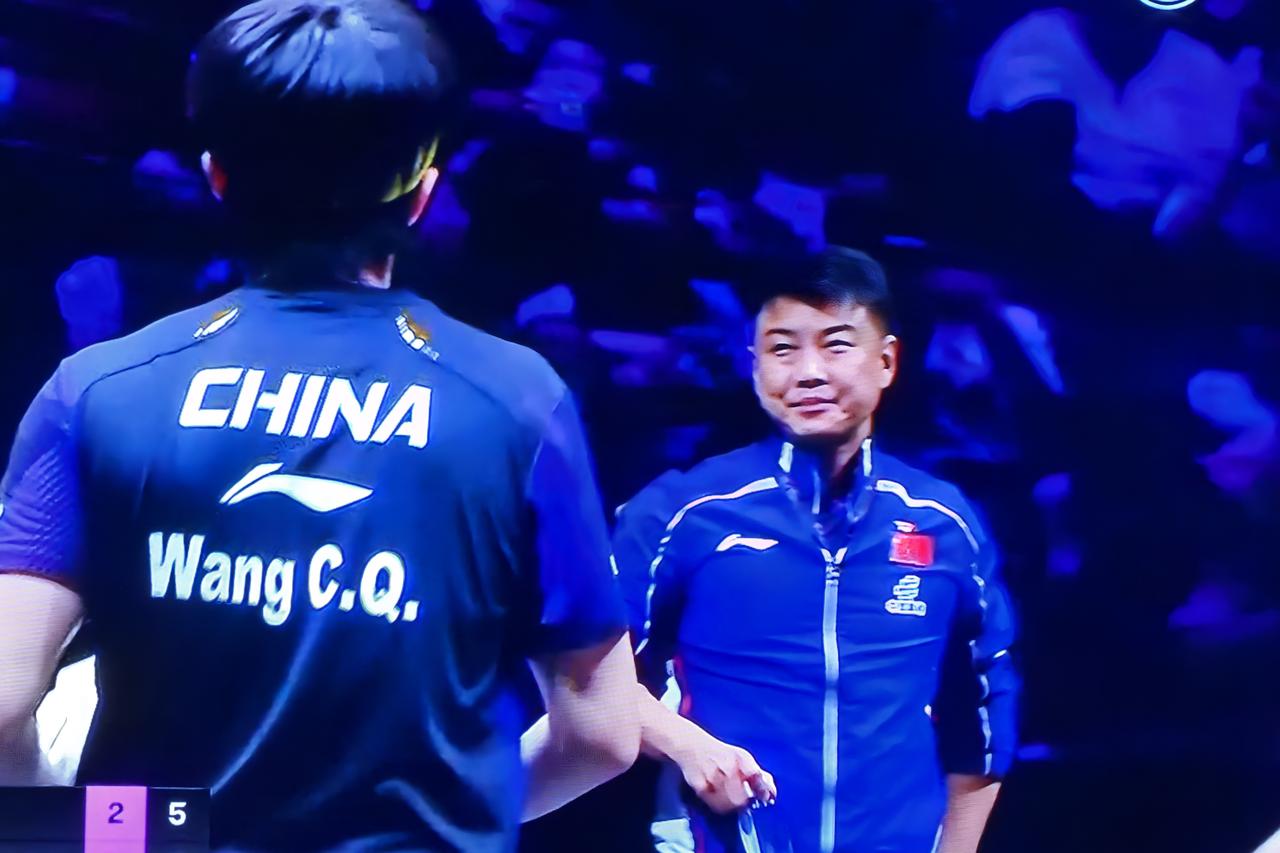 人逢喜事精神爽！从没见过王浩这么高兴过，眼睛眯的都看不清了！
     今晚重庆