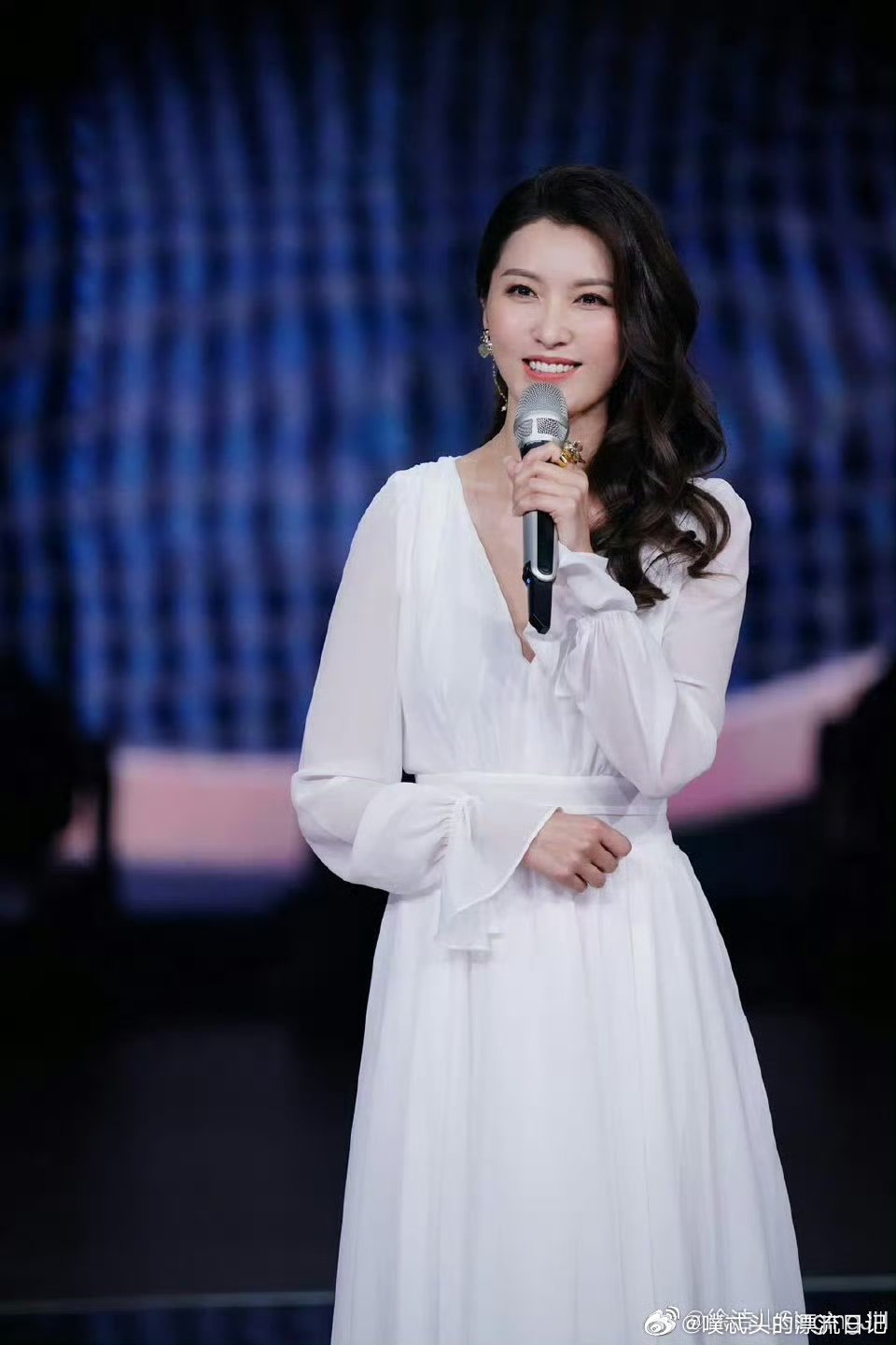 徐洁儿浪姐连线的是张韶涵乘风2026 浪姐这波连线太会了，直接唤醒一代人的回忆 