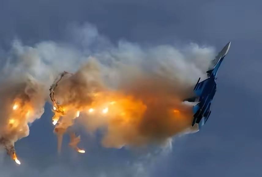 美军舰载机沿海被击中，
白宫猜测有大国出手了？
据多家国际防务观察媒体及中东地区