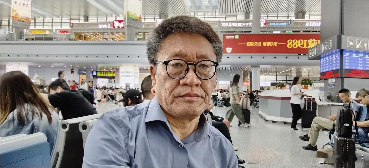 实事求是

有台湾网友拍台北市容，被大陆网友说，是内地的县城。
台北确实厉害！