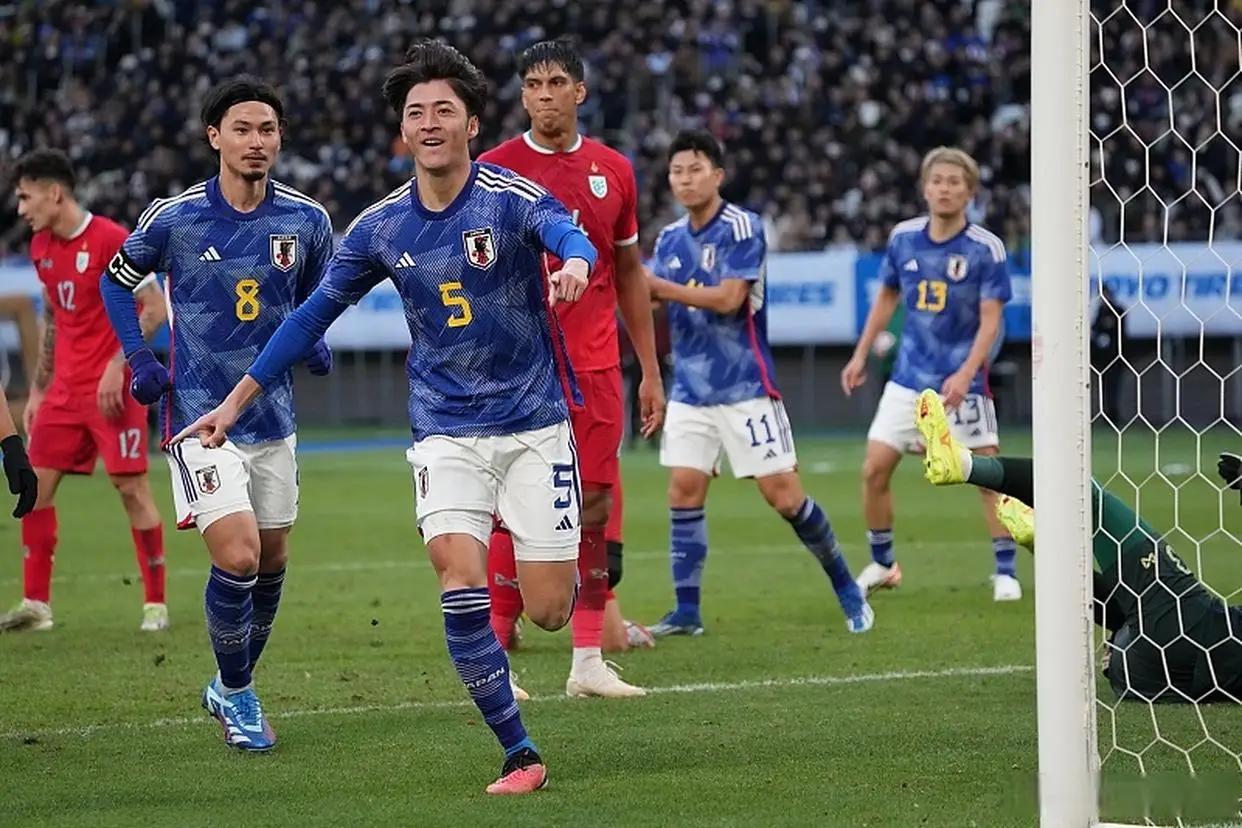 补时第95分钟，马丁内利把球送进日本队球门，巴西2比1逃过一劫。终场哨响，五星巴