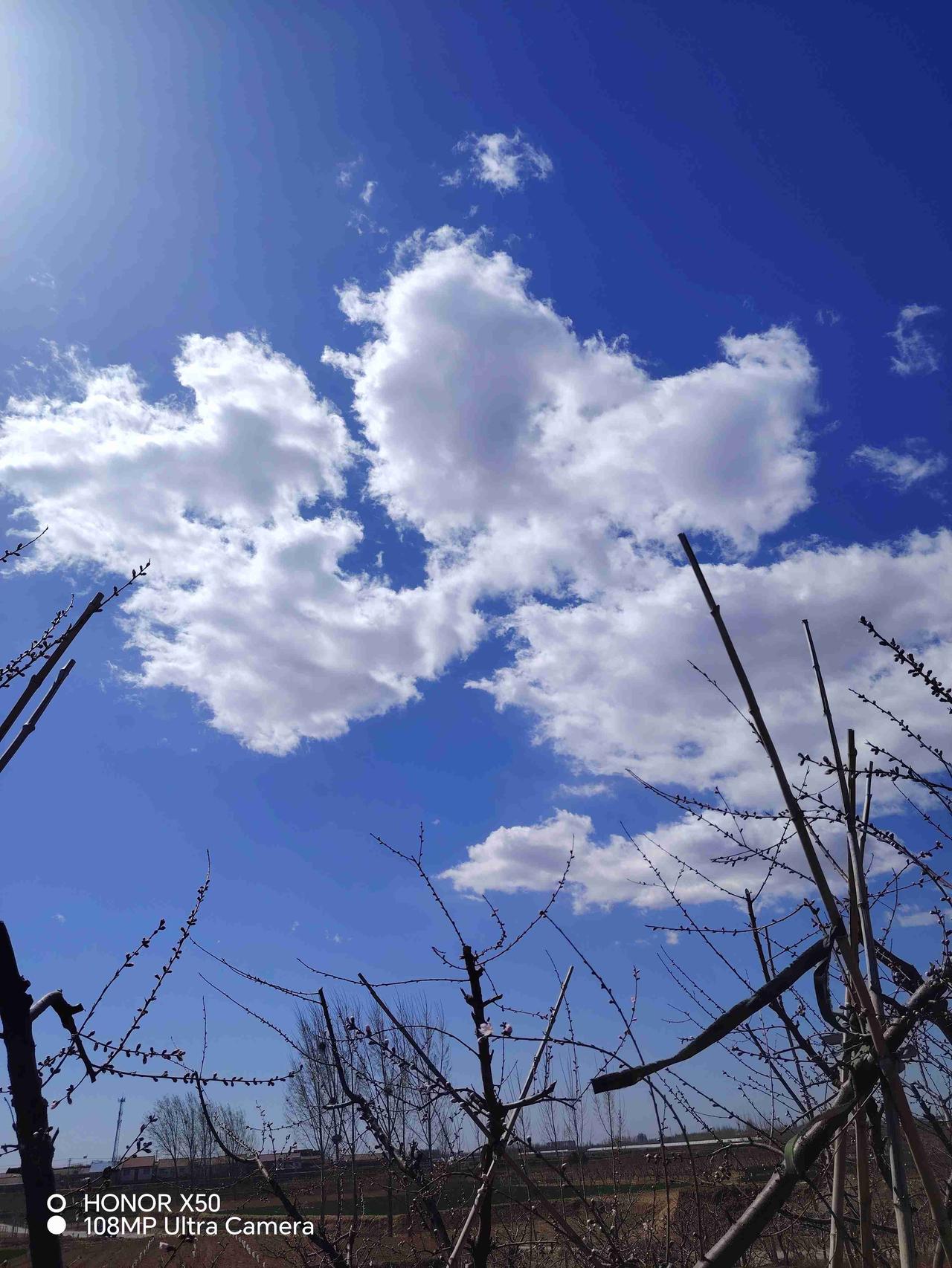 我的今日状态：🏝️旅行度假
我这里的天气：🌤️多云