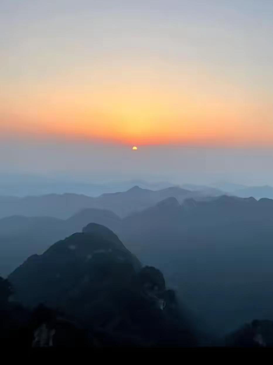 让人恍然大悟的真相：整天躺着刷手机的日子，其实正在不知不觉中拖垮你！  

早上