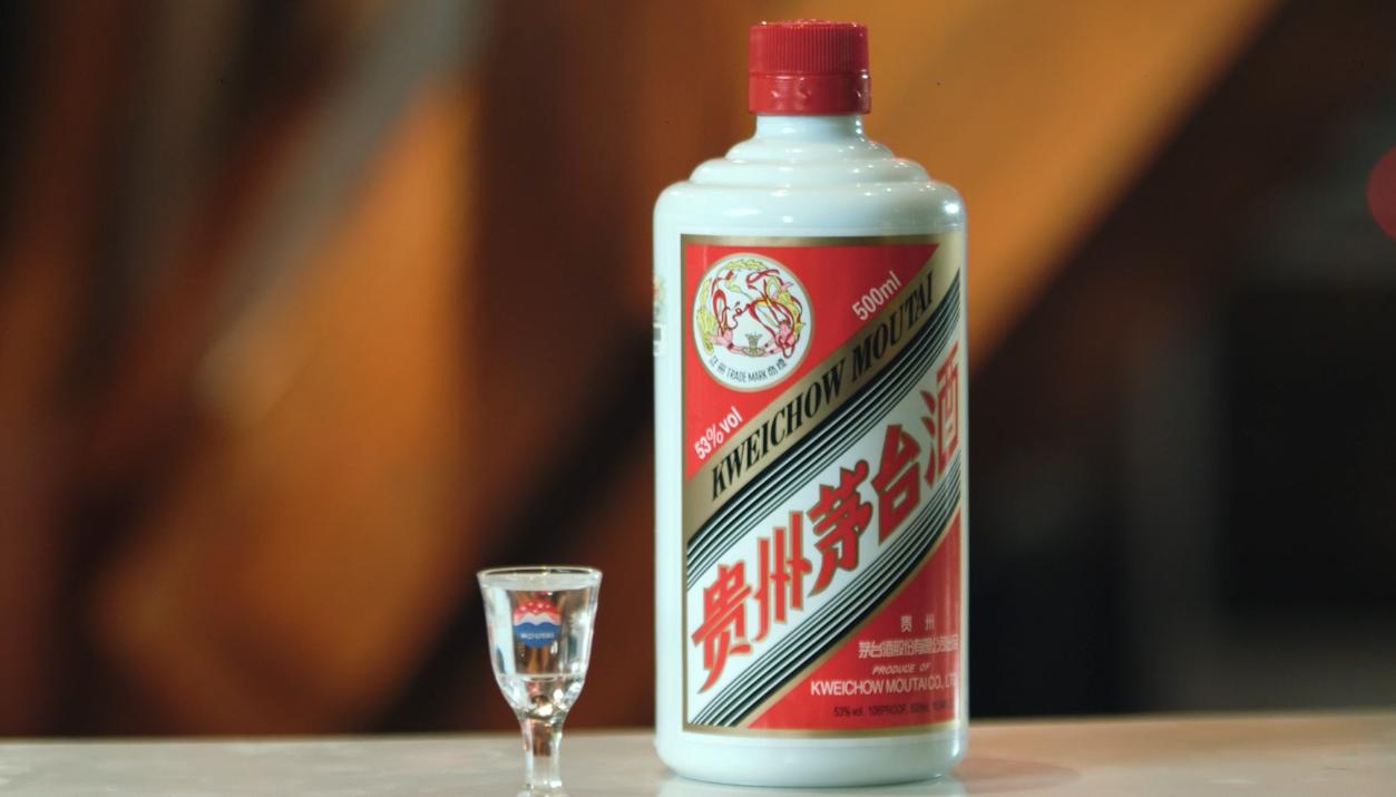 中秋白酒销售预计同比下滑超20%，此前宁德时代总市值一举超过了贵州茅台，传统白酒