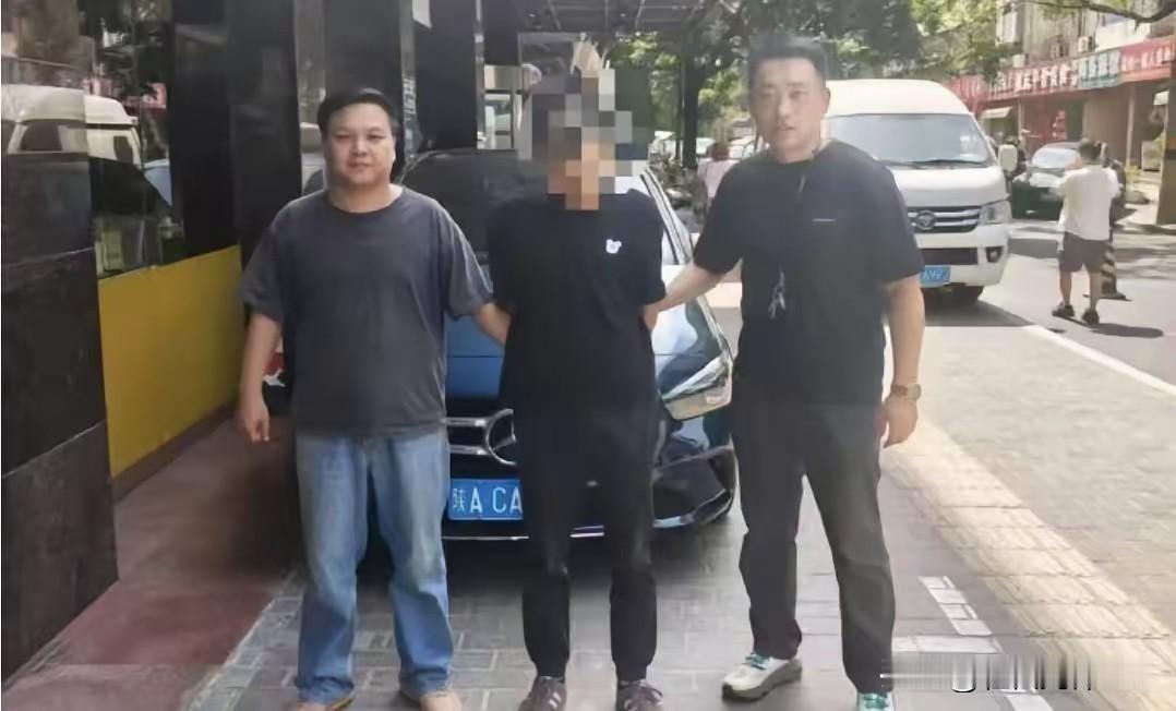 这胆子也太大了！陕西西安，一卤肉店老板觉得营业额总是不太对劲，明明每天卖出不少，