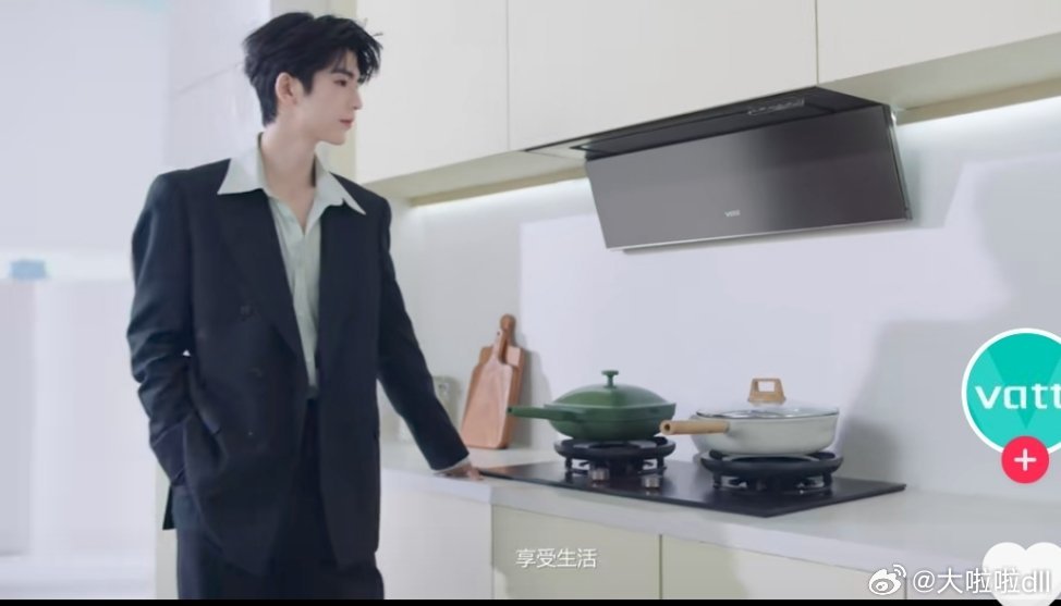 张凌赫解锁华帝人生净界华帝官宣演员张凌赫成为品牌代言人，张凌赫形象契合产品“高端