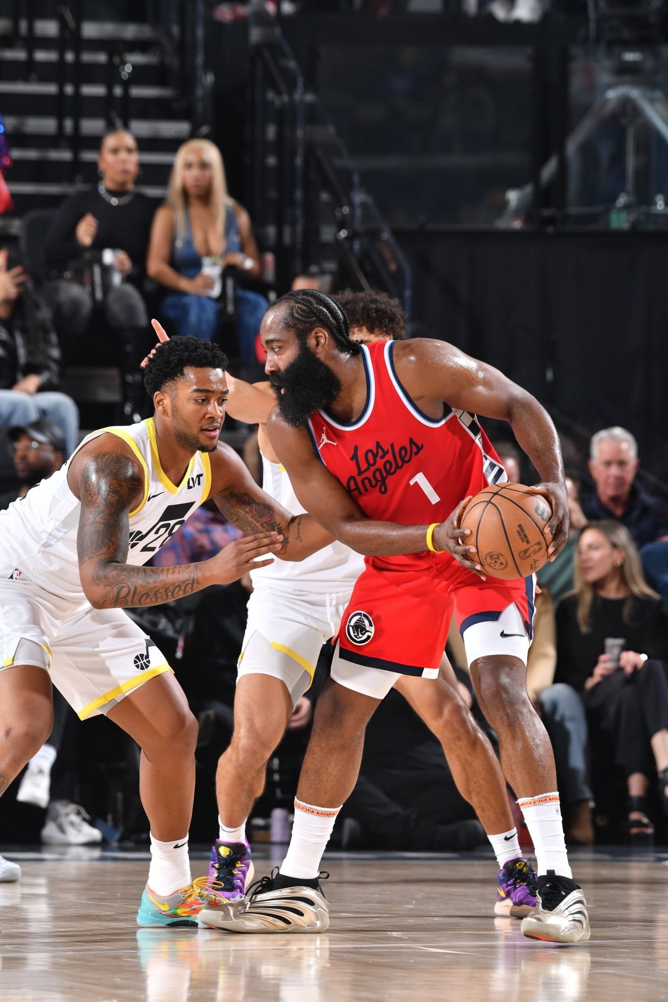 SNEAKERS ON COURT  & adidas Harden Vol.9