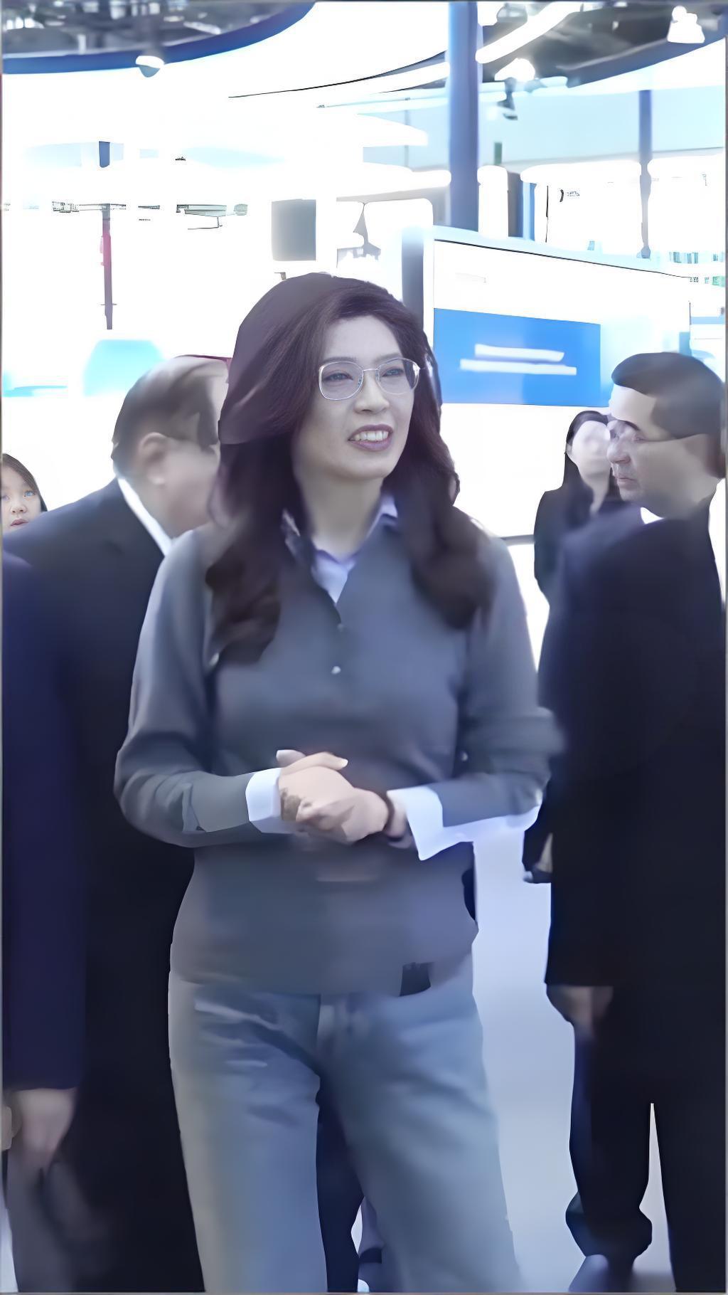 回去后，应该小心一点，防着反对派给小鞋穿。