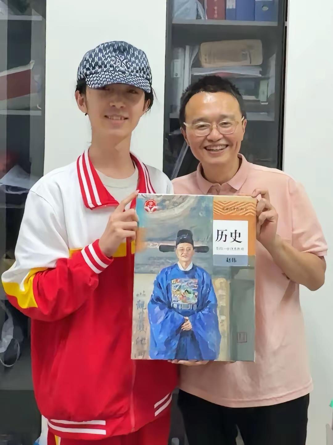 谁懂啊！这才是美术生独一份的毕业浪漫😭
贵阳一中高三美术生余卿豪，高考结束没去