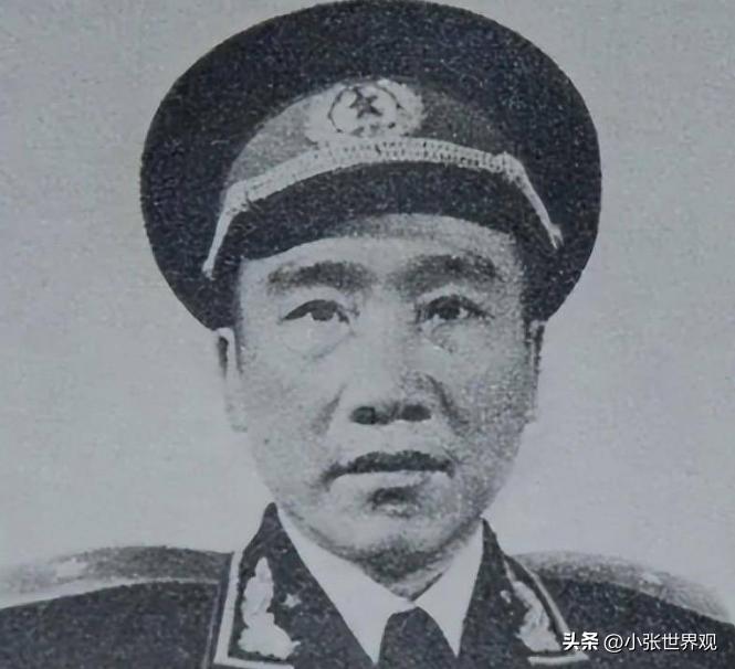 1955 在举行授衔仪式之际，他竟猛地一把扯下肩章，而后扬长离去，紧接着便立下了