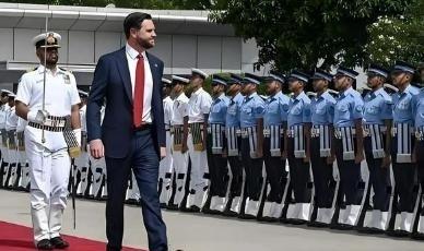 万斯如果当上了美国总统，那么对于全世界来说都不是什么好事，因为他比特朗普还要拥护