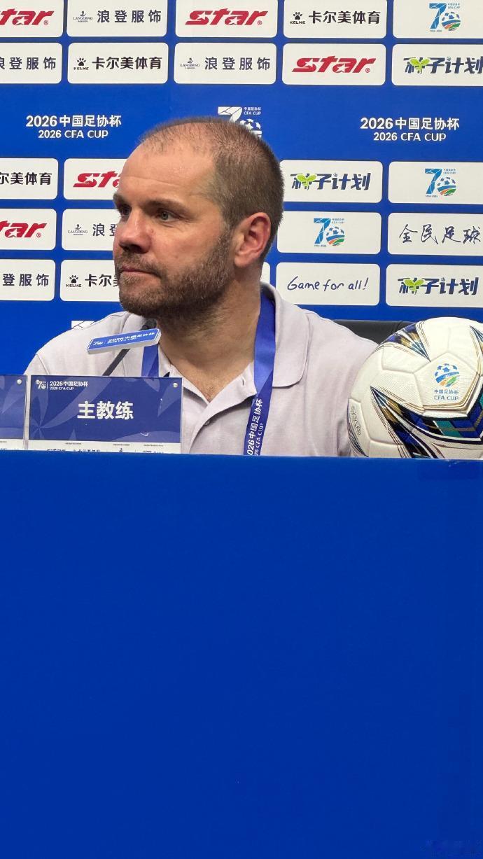 新帅首秀，开门红。
深圳德比，新鹏城3-1淘汰青年人，顺利晋级足协杯下一轮，赛后