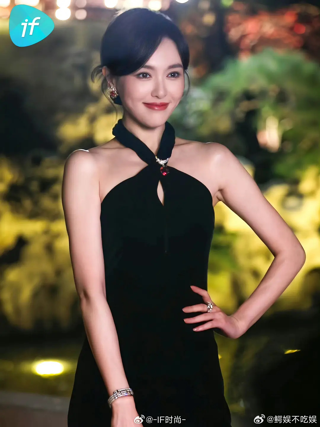 唐嫣T晚宴造型直接梦回繁花，这个年纪还这个状态太牛了 