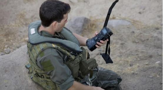 美军最近这场营救，最绝的不是特种兵如何天降，而是美国空军竟然把自己飞行员藏身处的