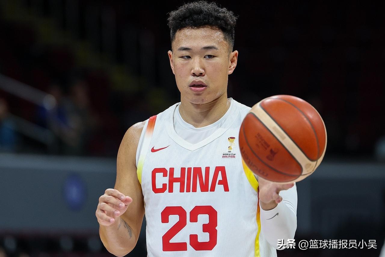 中国男篮两场世预赛打完！赛后球迷评价贺希宁：

1.贺希宁打亚洲比赛可以当CBA