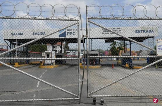 抗议一万遍，不如军舰过去转一圈！2月23日，巴拿马政府派人强行接管巴拿马运河上长