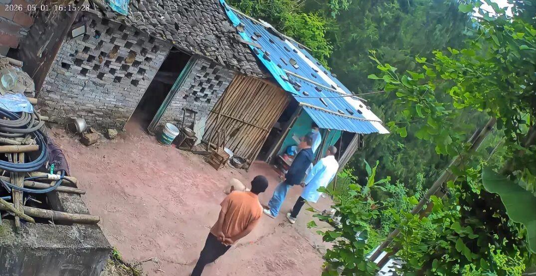 重庆巫山73岁老人喝农药急救事件全解析
 
这是一起引发广泛争议的120急救流程