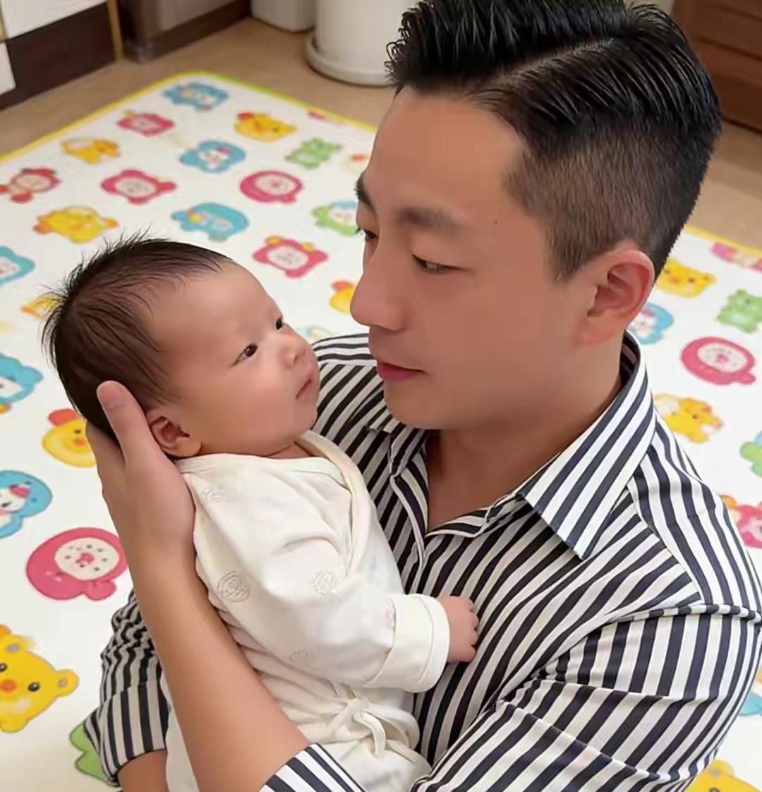 **（黄金钩子）**
谁能想到啊，曾经在八卦新闻里看似“被动”的马筱梅，这次用一