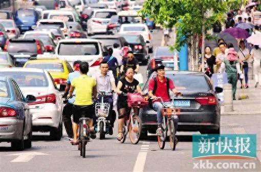 别再拿“压力大”洗白逆行：交通文明塌了，根子上就是人的素质