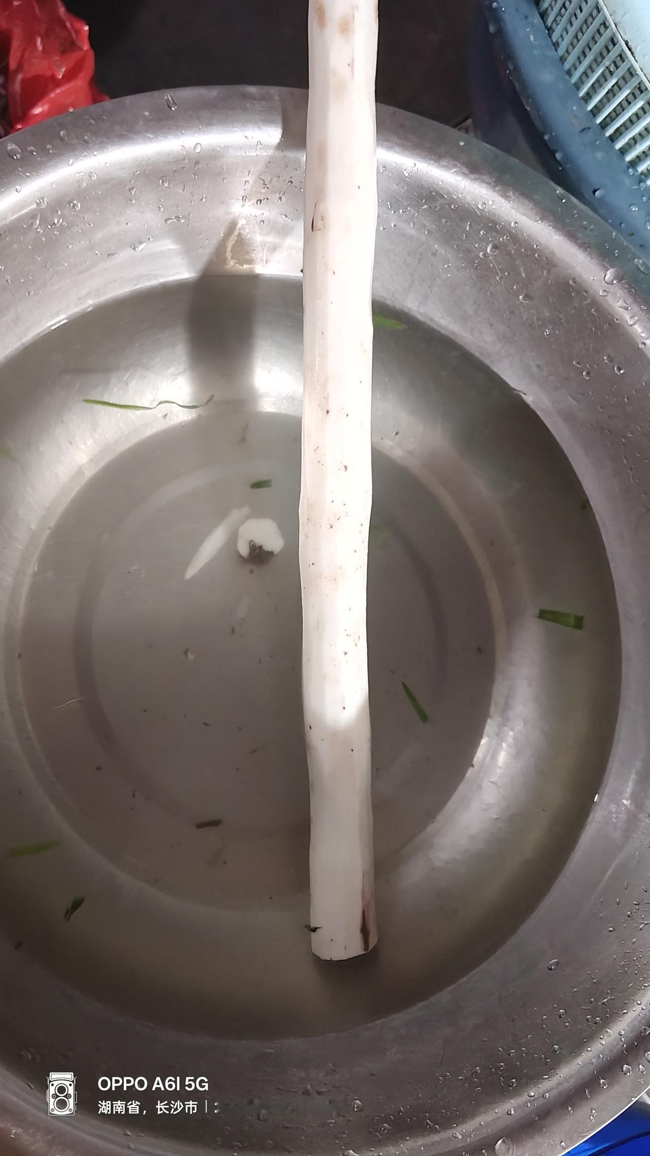 年纪越大，怎么反而对淮山不过敏了呢？
以前只要手一碰新鲜的淮山，那准手掌手臂到处