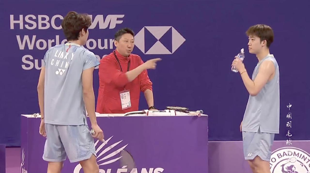 好险！
胡珂源/林祥毅🇨🇳胜了第一局[赞][奋斗]！
第一局胡珂源/林祥毅?