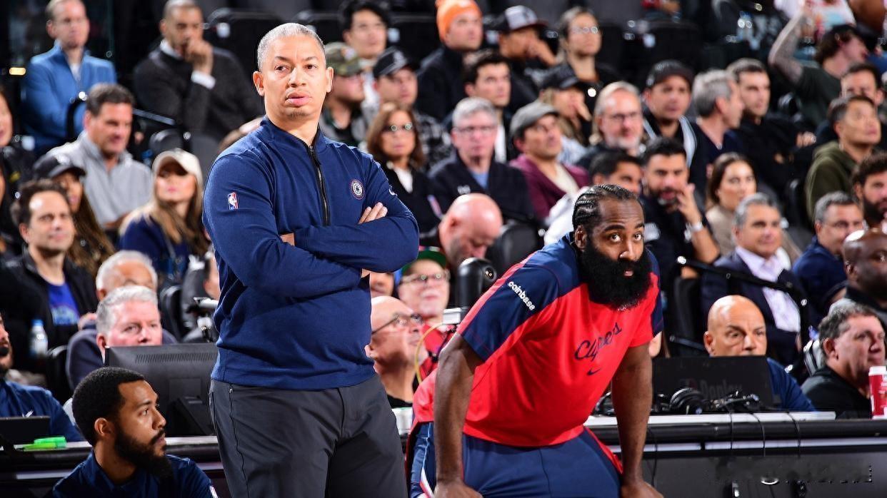 哈登加盟快船时曾说过一句话，我自己就是体系

这话没毛病啊。所有的真正的明星组织