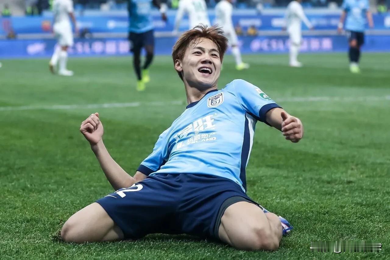 脱胎换骨三连胜！
小毛逆袭王者归来，解锁英博左边后卫。
廖锦涛，攻入英博生涯首球