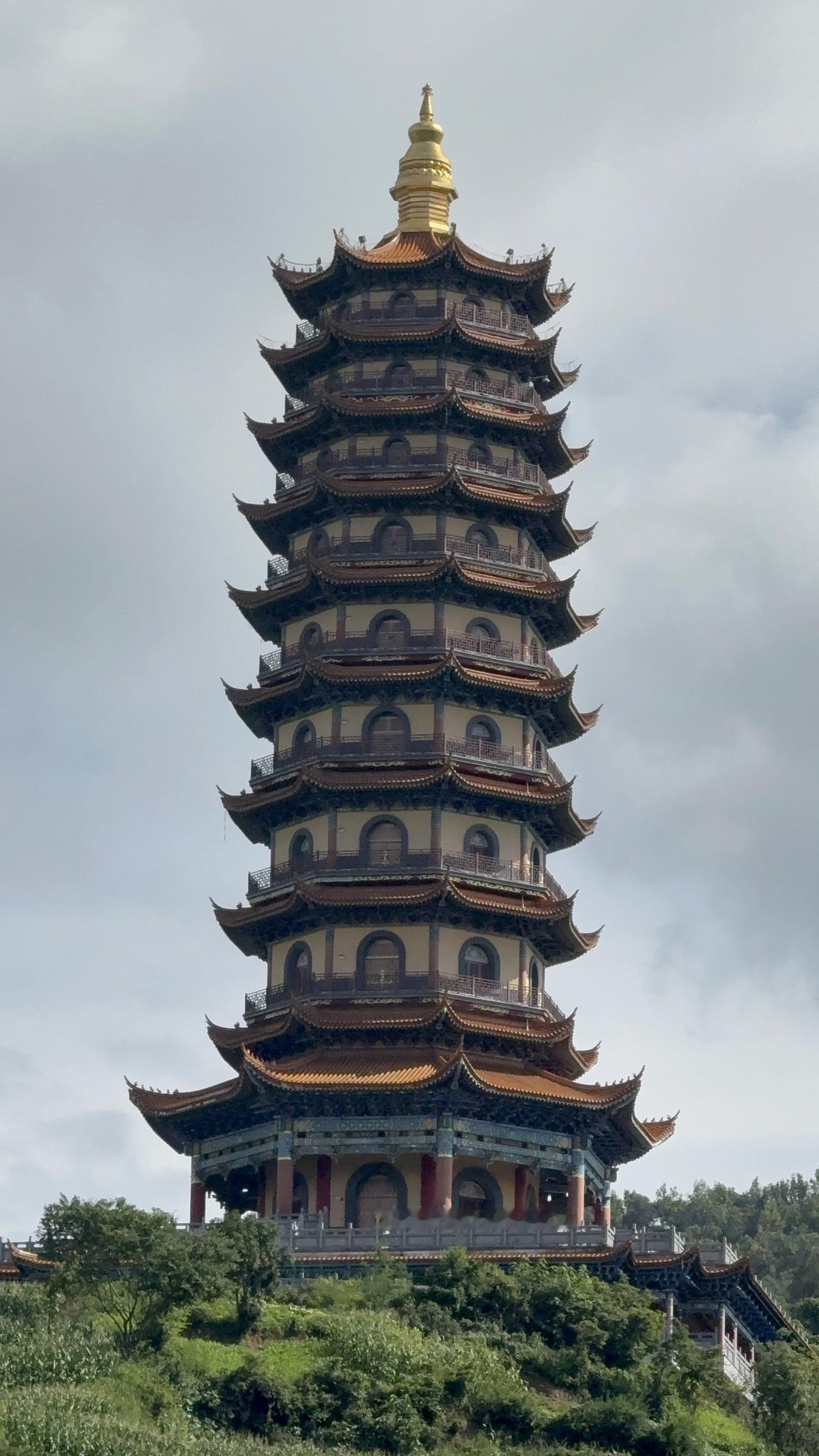 龙华宝塔。                                   
