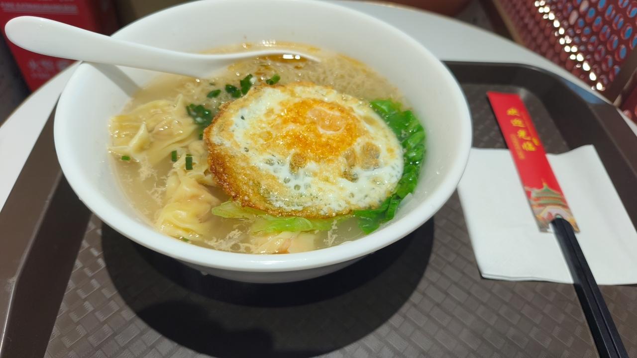这碗面是我今日中午在重庆吃的，想不到这碗面居然收我50人民币，我就真是觉得很贵！