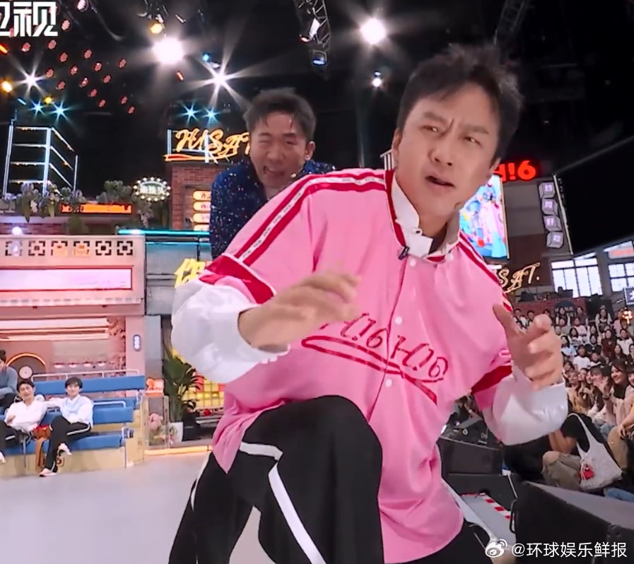 邓超杨迪舞蹈battle杨迪跳的是抽象派！邓超跳的是自由派！ 两人battle起