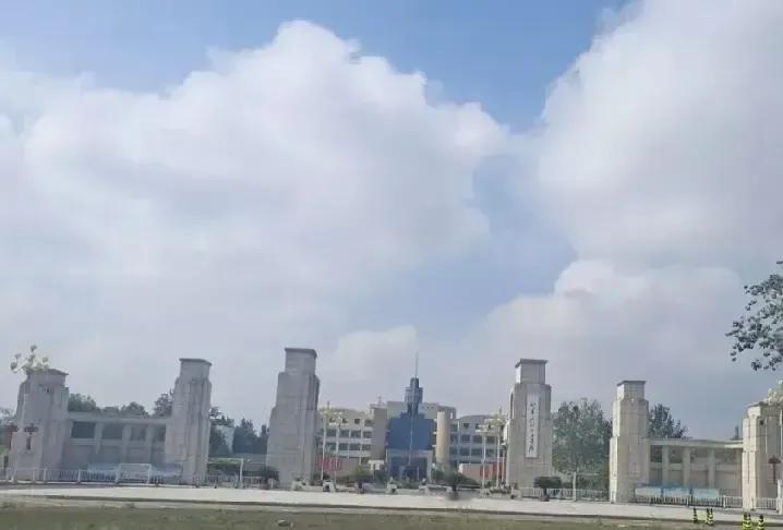 东营的山东石油化工学院前途无量！


学校将与中石化的胜利石油工程公司展开校企合