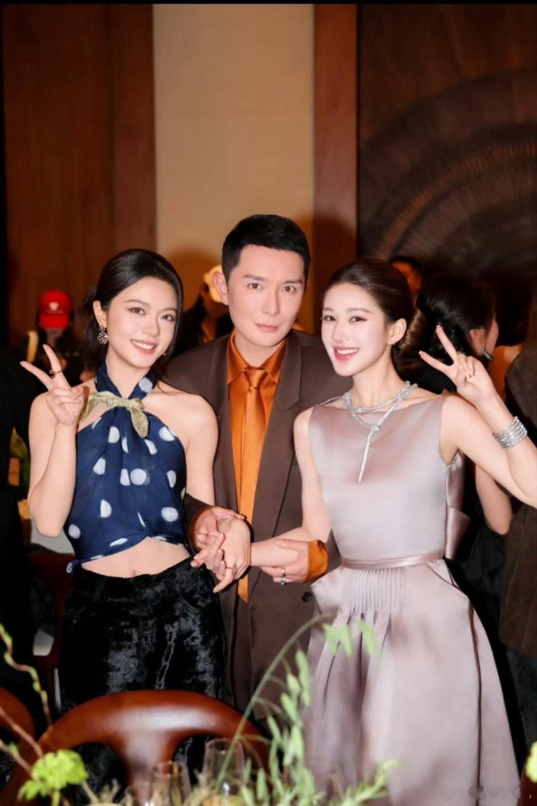 赵露思赵今麦vogue活动合照🈶 