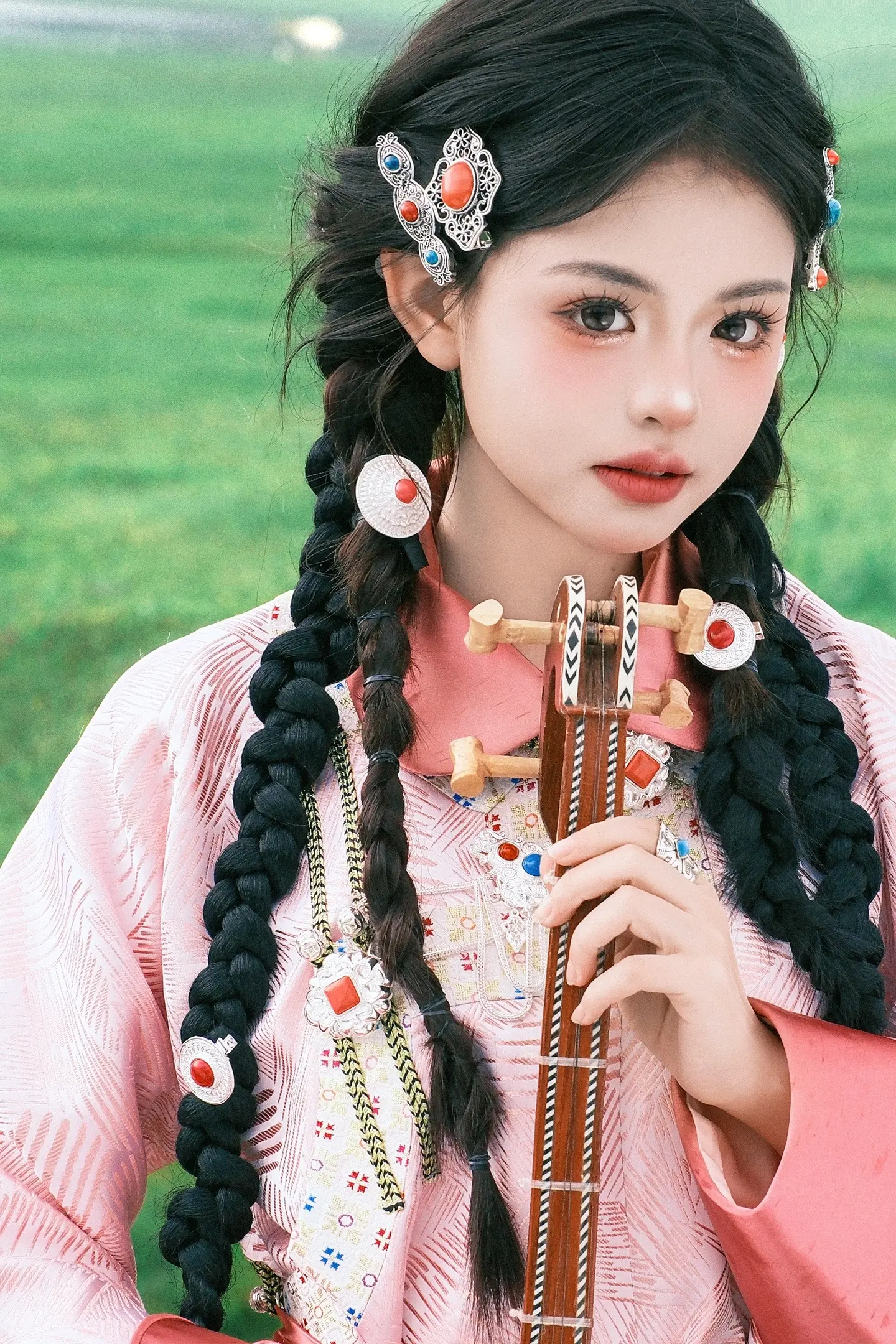 下次见面我们也这么拍！闺蜜蒙古袍写真 被夏天的丽江美到了