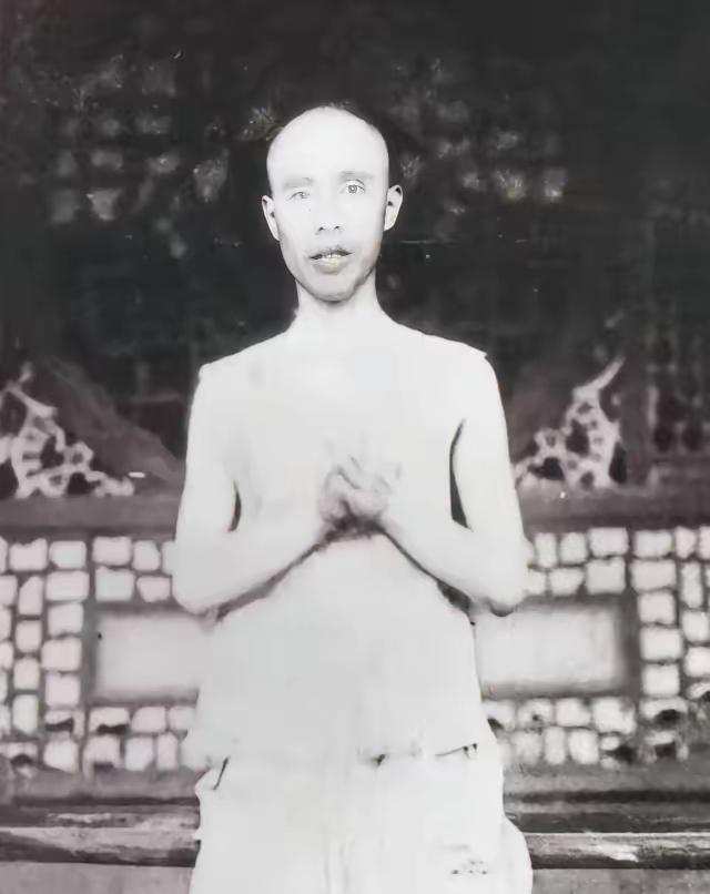 1896年，小太监寇连材因劝慈禧别乱花钱修园子，惹祸上身。押赴刑场时，他不哭不闹