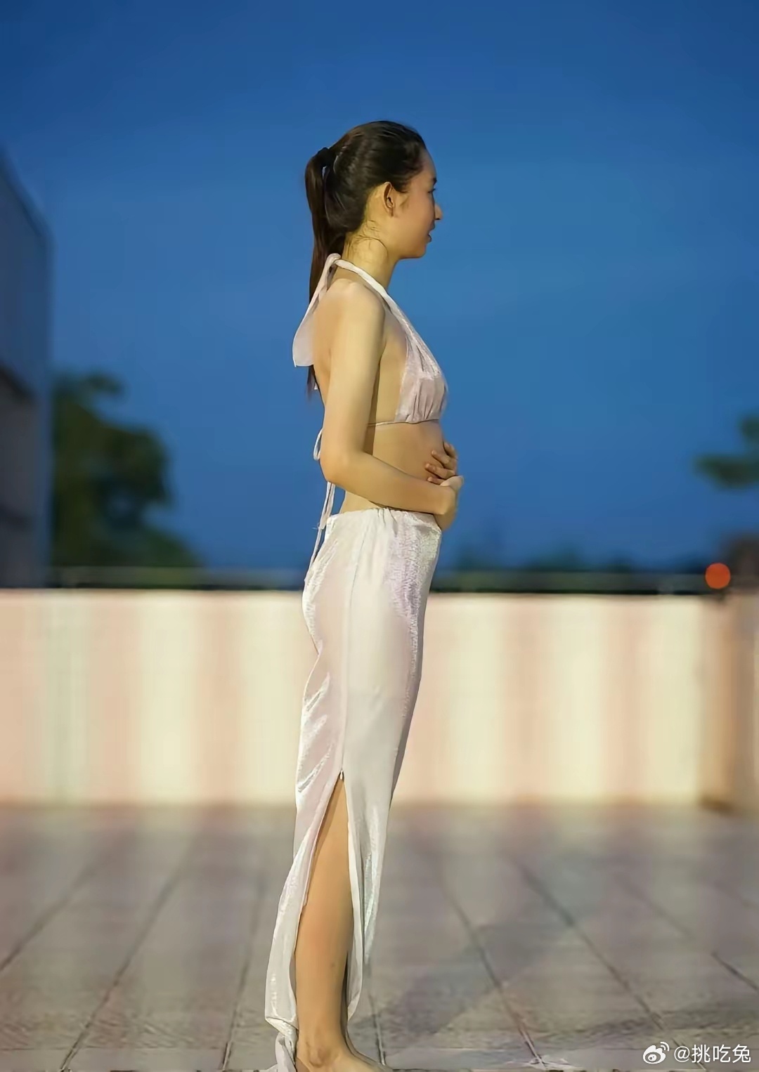 北舞的身材没的说，都是万里挑一。现在王玉雯红了，体态也好多了 